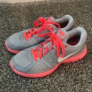 Nike gray and fluorescent pink